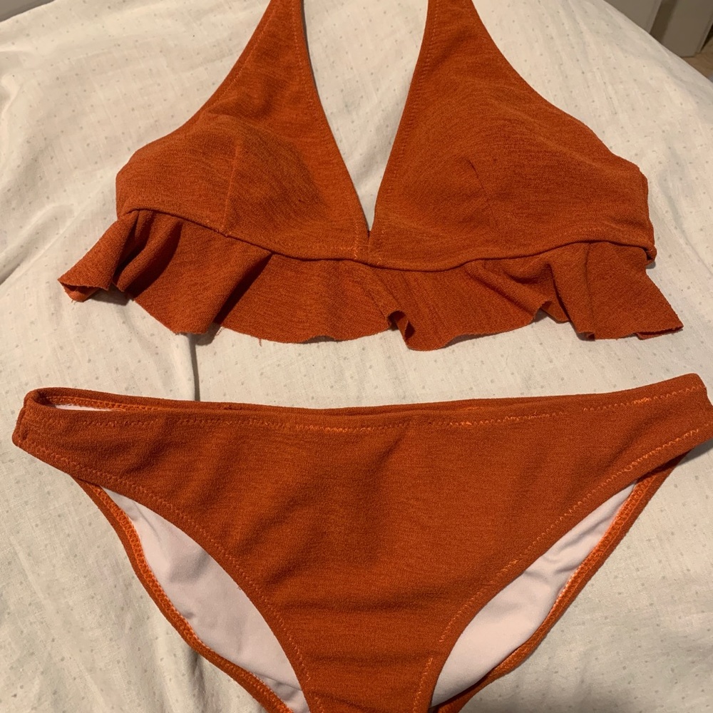 * NEVER WORN * Rustic orange ruffle bikini- Cupshe